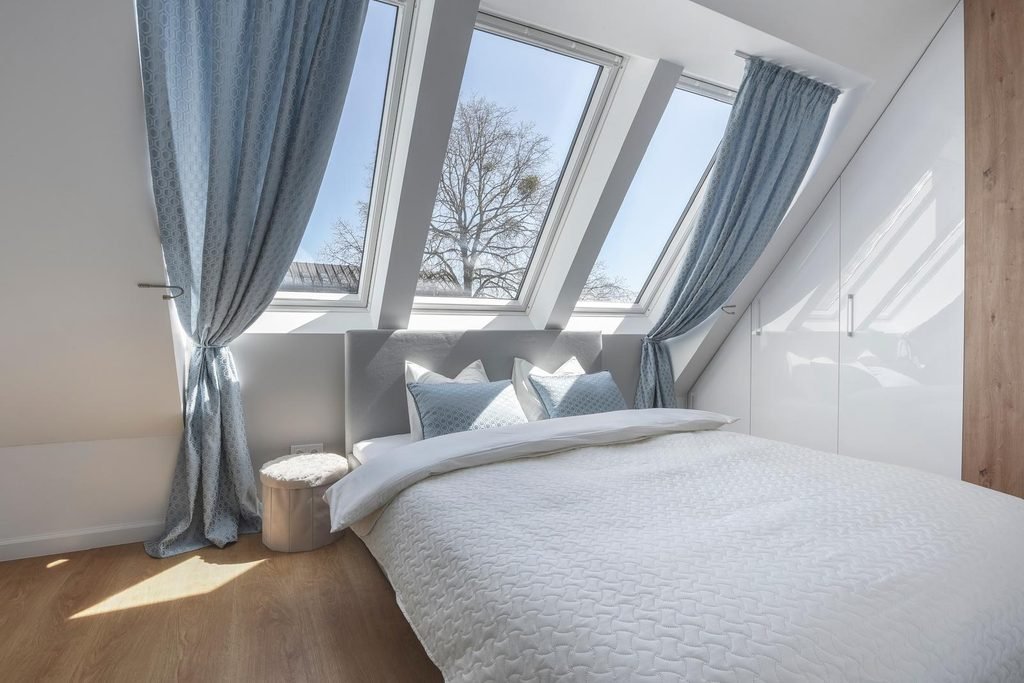 Helle Dachgeschosswohnung mit eigener Terrasse – Foto 2