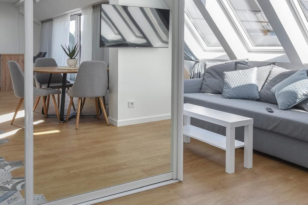 Helle Dachgeschosswohnung mit eigener Terrasse – Foto 8