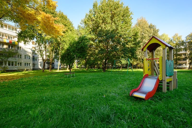Žaidimų aikštelė kieme – Partizanų g., Dainava