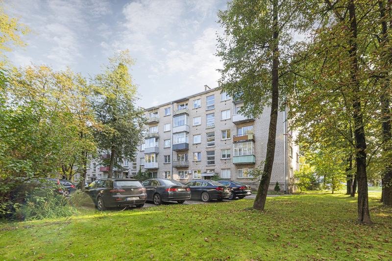 Namas ir kiemas – Pramonės pr. 9, Dainava