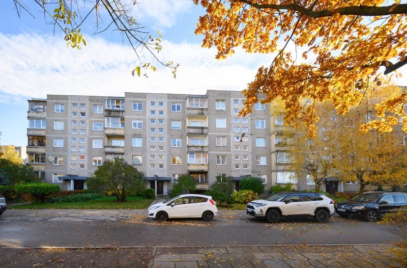 Namas – Šiaurės pr., Eiguliai